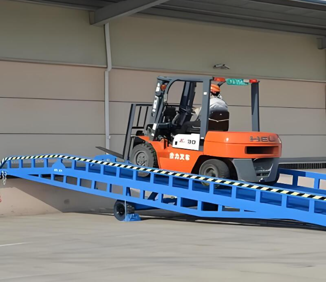 贵溪移动式卸货平台（叉车用）